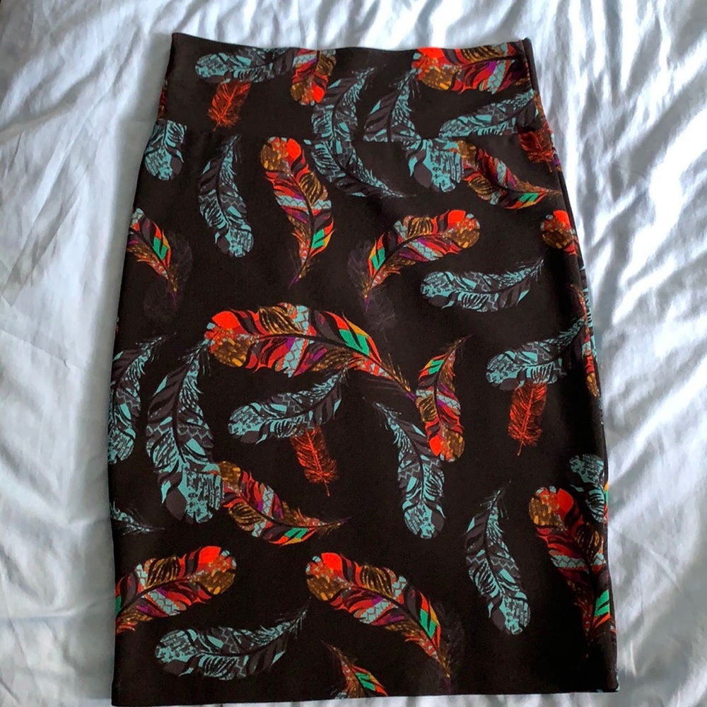 LuLaRoe (Cassie) Feather Print Skirt